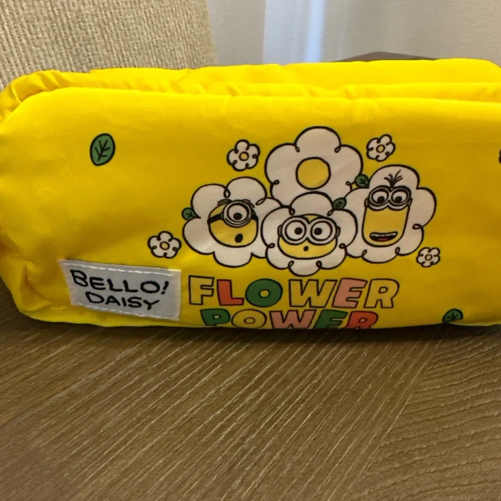 NWT Minions MINISO Flower Power Yellow Cosmetic Bag Makeup Carrier Zip Up‎